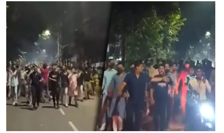 মধ্যরাতের মুখোশ পরে ছাত্রলীগের মহড়া, ঝটিকা মিছিল