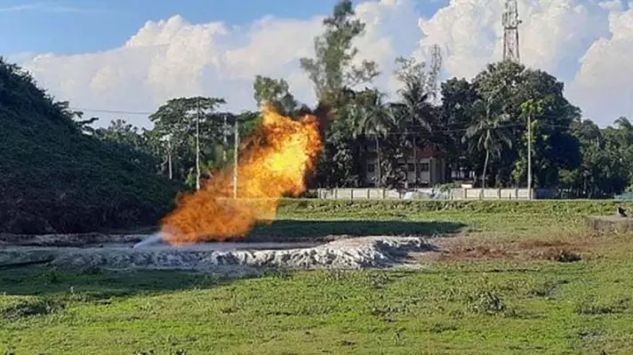 হরিপুরে পরিত্যক্ত তেলের খনিতে মিলল গ্যাস
