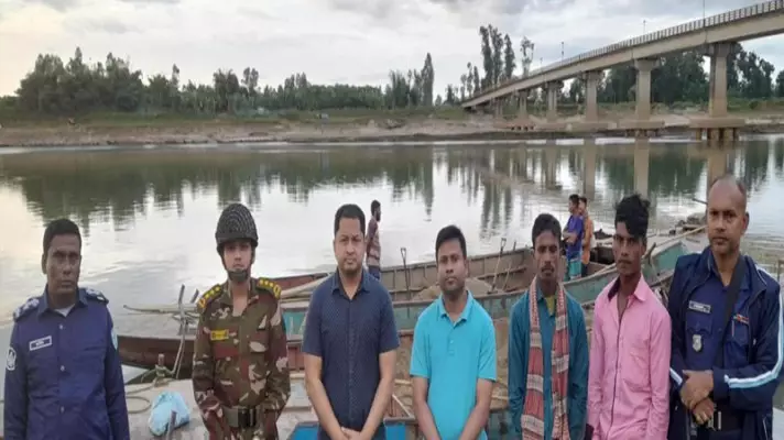 জাফলংয়ে বালু-পাথরসহ ৩০ নৌকা জব্দ, দু’জনকে জরিমানা-কারাদণ্ড