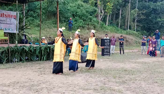 মাগুরছড়ায় খাসিয়াদের ঐতিহ্যবাহী সেং কুটস্নেম উৎসব অনুষ্ঠিত