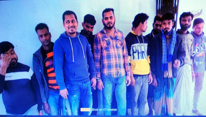 বাস টার্মিনালে জুয়ার আসর, ১২ জুয়াড়িকে ধরল গোয়েন্দা পুলিশ