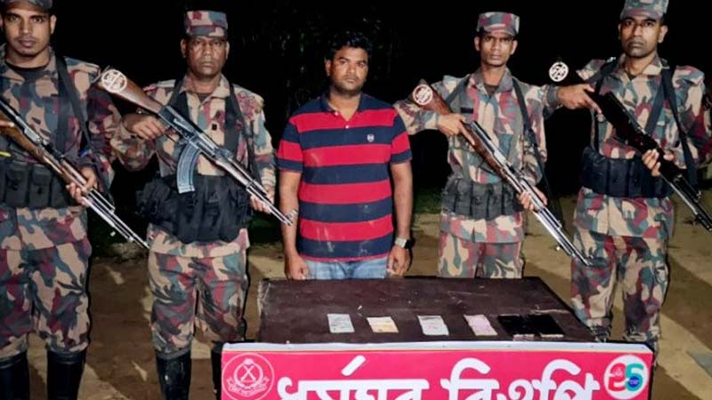 মাধবপুরে সীমান্তে বৈদেশিক মুদ্রাসহ যুবক আটক