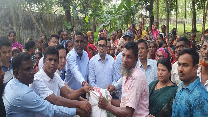 কমলগঞ্জে এনটিসির ৮টি চা বাগানে জিআর চাল বিতরণ