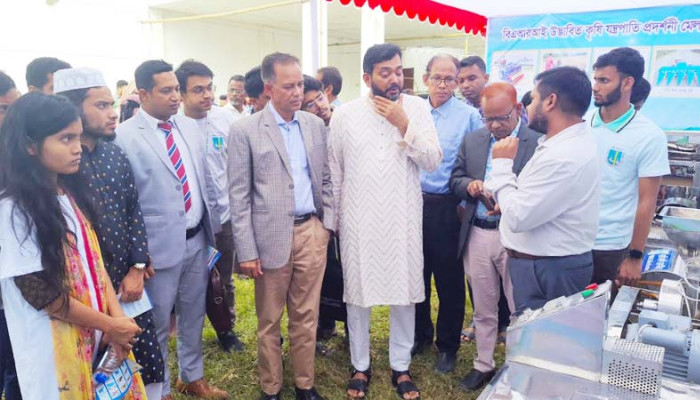 টেকসই কৃষি যন্ত্রপাতি আমাদের দেশে তৈরি করতে হবে : সেমিনার ও মেলায় হকৃবি ভিসি