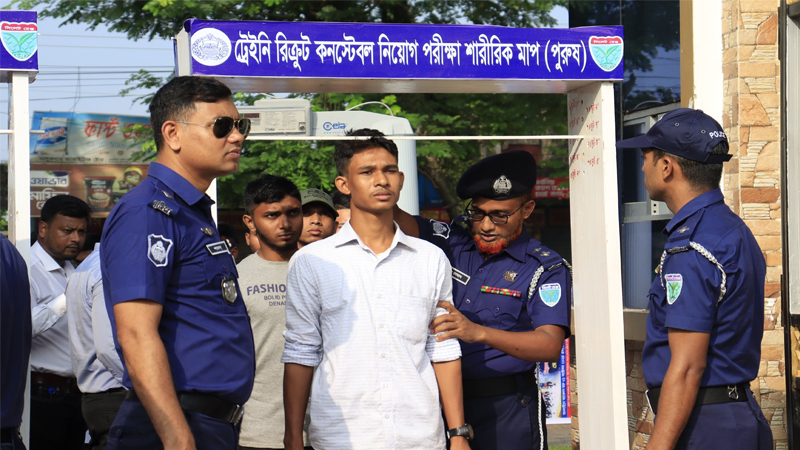 মৌলভীবাজারে কনস্টেবল পদে প্রার্থীদের শারীরিক মাপ ও কাগজপত্র যাচাইকরণ সম্পন্ন