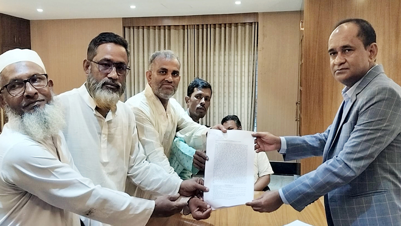 সিলেটে ৯ দফা দাবিতে বৈষম্য বিরোধী হকার ঐক্য পরিষদের স্মারকলিপি