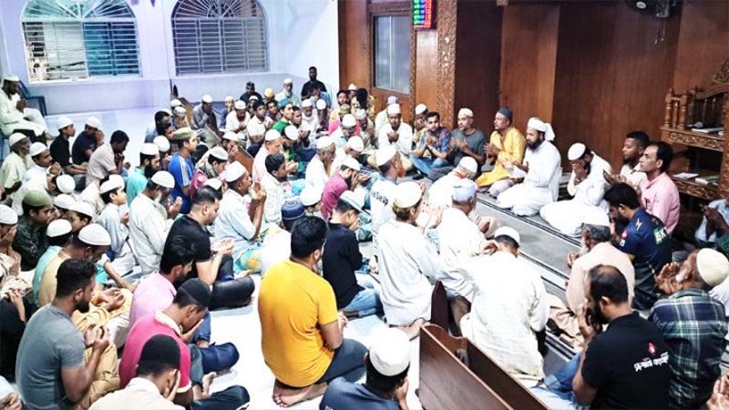 অ্যাডভোকেট জামানের মাতার মৃত্যুবার্ষিকীতে দোয়া ও মিলাদ মাহফিল