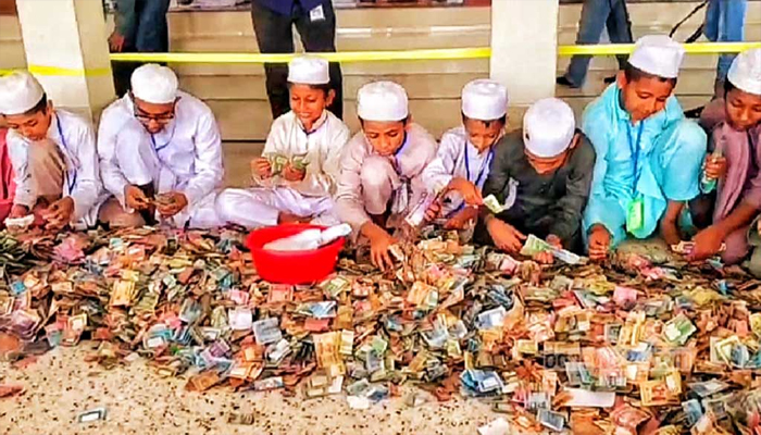 পাগলা মসজিদের দানবাক্সে এবার রেকর্ড ৮ কোটি টাকা