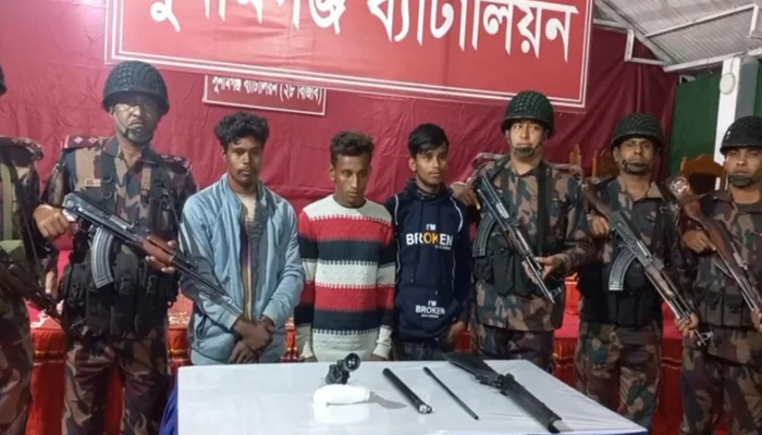 ভারত থেকে আনা হয়েছিল ভারী আগ্নেয়াস্ত্র, সীমান্ত এলাকায় চলত ছিনতাই : আটক ৩