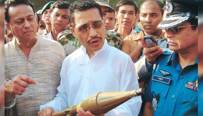 ১০ ট্রাক অস্ত্র মামলায় লুৎফুজ্জামান বাবর খালাস