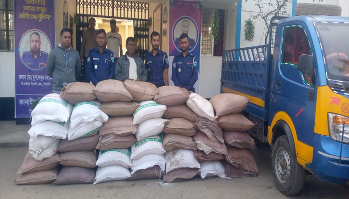 কানাইঘাটে ৩৯ বস্তা ভারতীয় চিনিসহ আটক ১