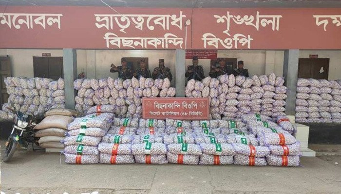 সিলেট সীমান্তে কোটি টাকার চোরাচালান পণ্যসহ ২ জন আটক