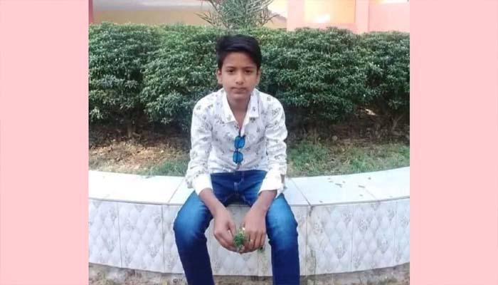 জকিগঞ্জে বেপরোয়া বাস কেড়ে নিলো স্কুলছাত্রের প্রাণ: সড়ক অবরোধ