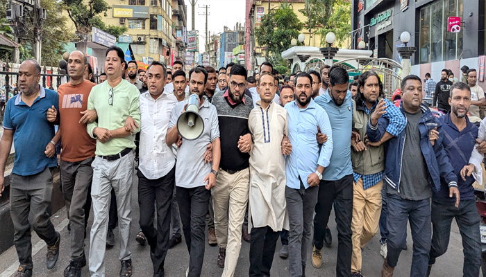 তারেক রহমান সকল ষড়যন্ত্র মোকাবিলা করে দেশের মানুষের হৃদয়ে জায়গা করে নিয়েছেন – অ্যাড. মুমিন