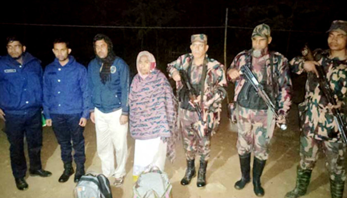 জৈন্তাপুর সীমান্তে মানব পাচারকারী ও ভারতীয় নারী আটক