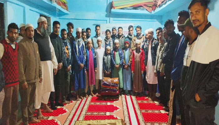 জৈন্তাপুরে জিয়াউর রহমানের ৮৯ তম জন্মবার্ষিকী উপলক্ষে শীতবস্ত্র বিতরণ