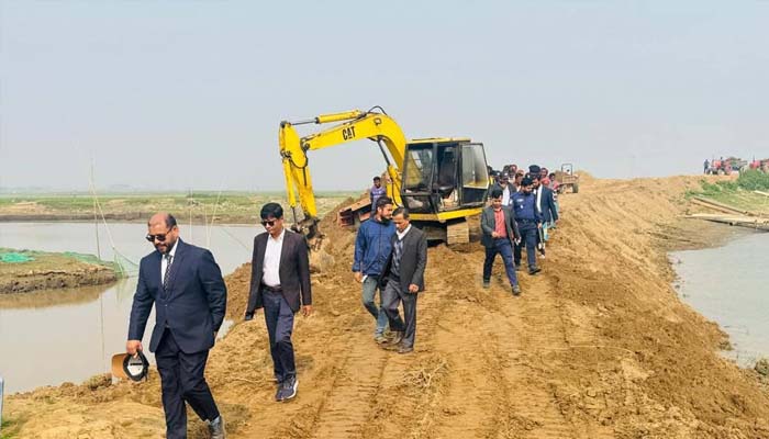 সুনামগঞ্জে ফসল রক্ষা বাঁধ নির্মাণে গাফিলতি, দুশ্চিন্তায় কৃষক