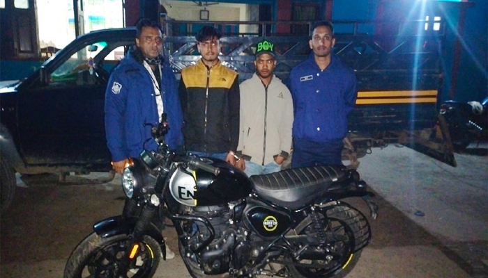 জৈন্তাপুরে ডিআই ট্রাক ও রয়েল এন্ডফিল্ড মটর সাইকেলসহ দুই জন আটক
