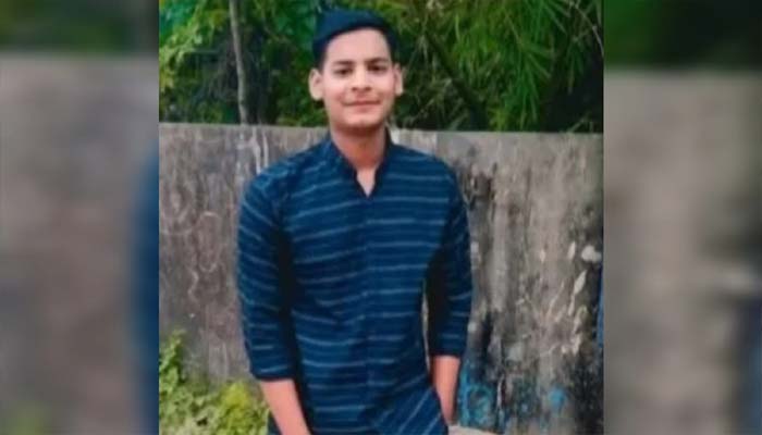 কাঁটাতার গলায় ঢুকে সড়ক দুর্ঘটনায় মোটরসাইকেল আরোহীর মৃত্যু