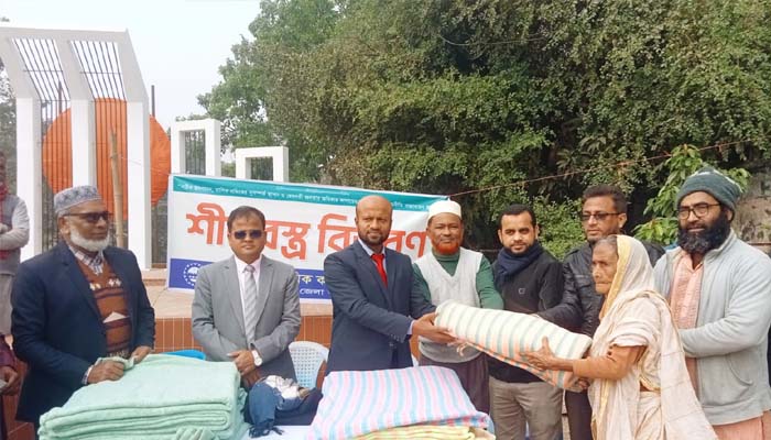সুনামগঞ্জে শ্রমিক কল্যাণ ফেডারেশনের উদ্যোগে শীতবস্ত্র বিতরণ