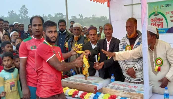 দরবস্ত তরুন সংঘ আয়োজিত ১ম ফুটবল টুর্নামেন্ট’র ফাইনাল খেলা সম্পন্ন