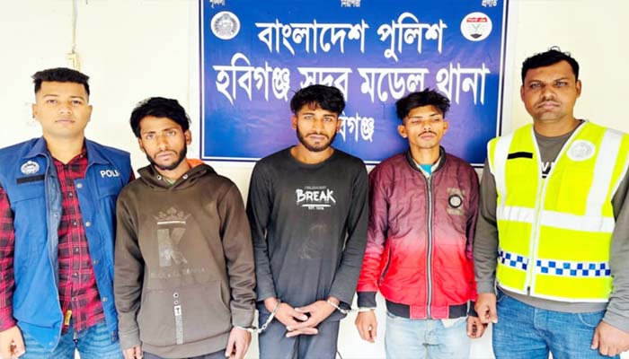 হবিগঞ্জে সেনা কর্মকর্তার গাড়ি আটকিয়ে ডাকাতির চেষ্টা, আটক ৩