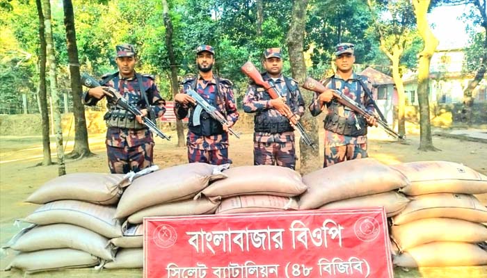 সীমান্তে বিজিবি’র অভিযানে ১ কোটি ৩০ লাখ টাকার চোরাই পণ্য জব্দ