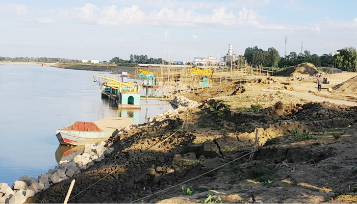কুশিয়ারা নদীতে বালু মহাল নিয়ে চলছে হরিলুট কান্ড, উত্তেজনা