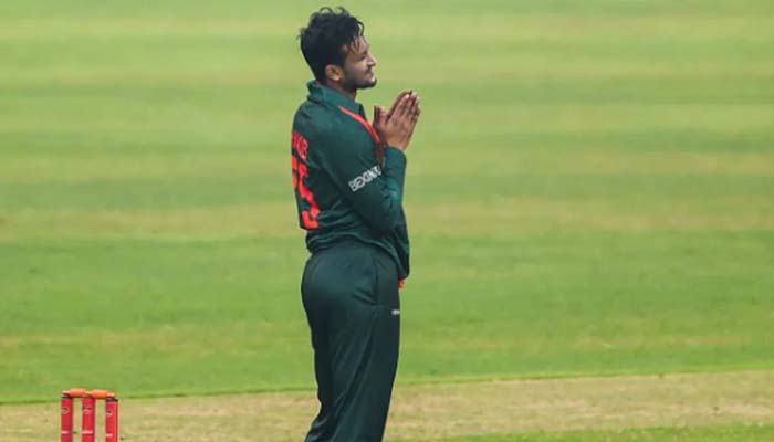 আন্তর্জাতিক ক্রিকেট, বোলিংয়ে নিষিদ্ধ সাকিব