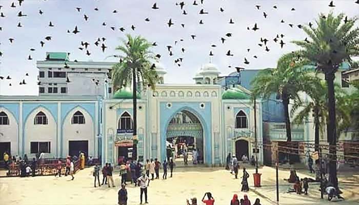 শাহজালাল (রহ.) মাজার চার পুলিশকে আটকে রাখল জনতা, উদ্ধার