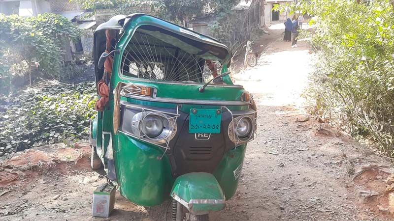 শান্তিগঞ্জে সড়ক দুর্ঘটনায় প্রাণগেল মামা-ভাগনের