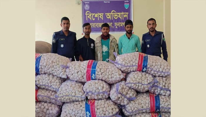 ভারতে পাচারকালে সোয়া ২ লাখ টাকার রসুন জব্দ : আটক ৩