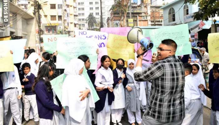 খাজাঞ্চিবাড়ি ইন্টারন্যাশনাল স্কুলের শিক্ষার্থীদের বিক্ষোভ