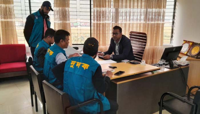 দুদকের অভিযান : তামাবিল স্থলবন্দরে মাসে ৩ কোটি টাকা রাজস্ব ফাঁকি