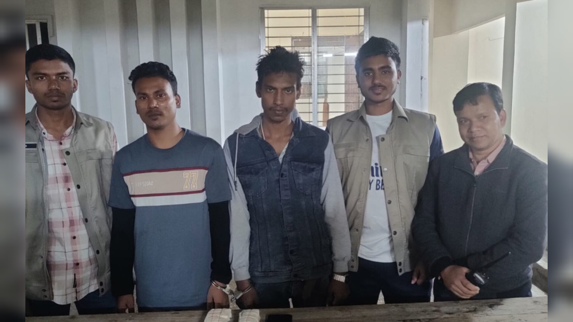জকিগঞ্জে প্রায় ৪ হাজার পিস ইয়াবাসহ আটক ২