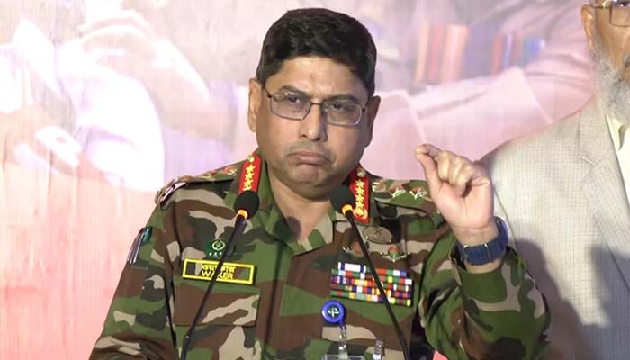 সতর্ক করছি, নিজেদের মধ্যে হানাহানি করলে স্বাধীনতা সার্বভৌমত্ব বিপন্ন হবে : সেনাপ্রধান