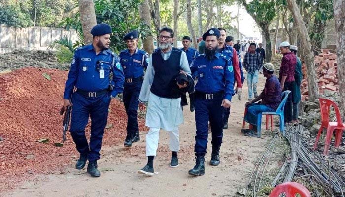 প্যারোলে মুক্তি পেয়ে মায়ের জানাজায় যুবলীগ নেতা