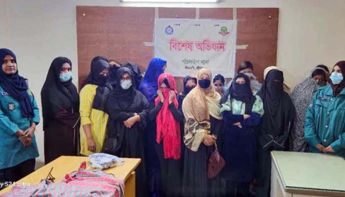 ‘কাপল ড্যান্স’ পার্টি থেকে ২৫ নারী-পুরুষ আটক
