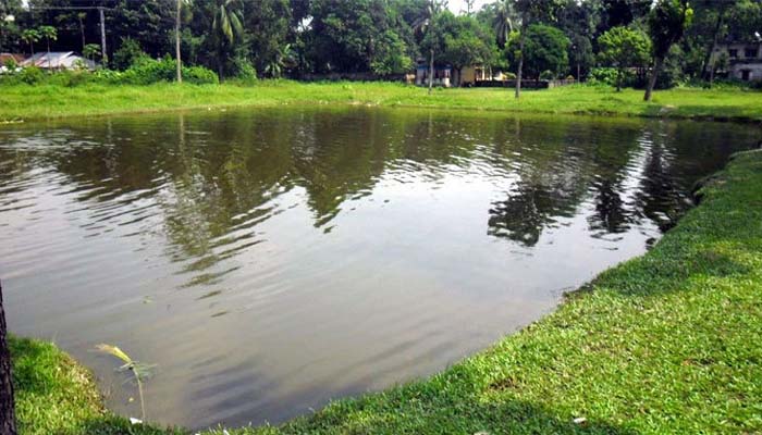 প্রতিবেশীর উঠানে খেলছিল শিশু, পুকুরে মিলল প্রাণহীন দেহ