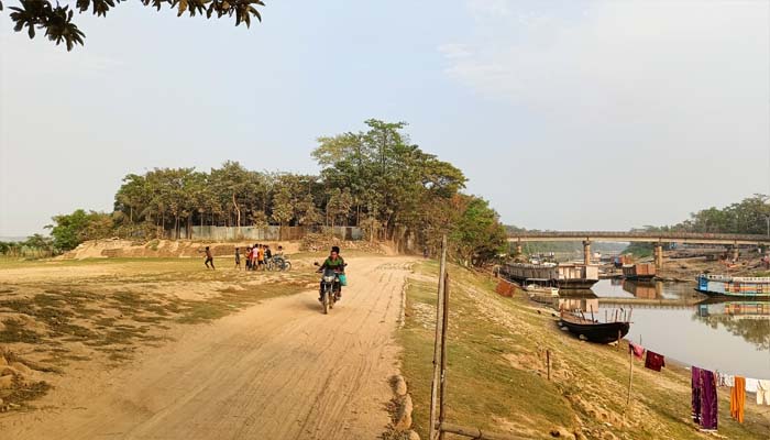 সময় বাকী ৭ দিন,হাওরে ফসল রক্ষা বাঁধের কাজে ধীরগতি,উদ্বেগ কৃষকদের