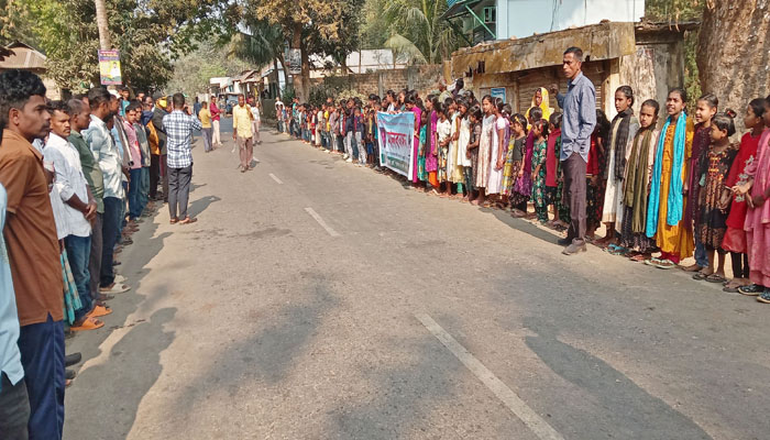 চা কণ্যা পূর্ণিমা রেলীর হত্যাকারীদের ফাঁসির দাবিতে মানববন্ধন