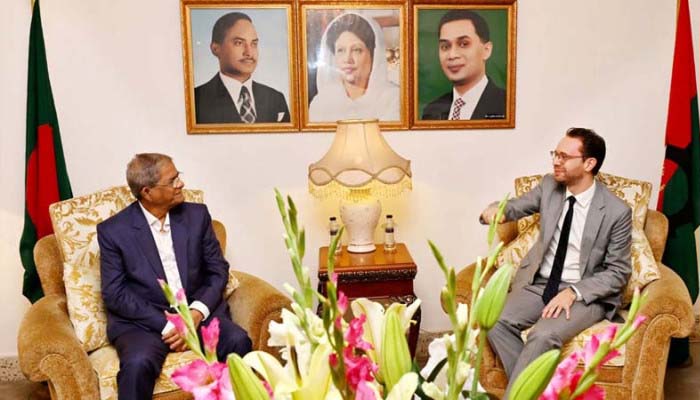 আওয়ামী লীগ নিষিদ্ধের ব্যাপারে জনগণ সিদ্ধান্ত নেবে: মির্জা ফখরুল