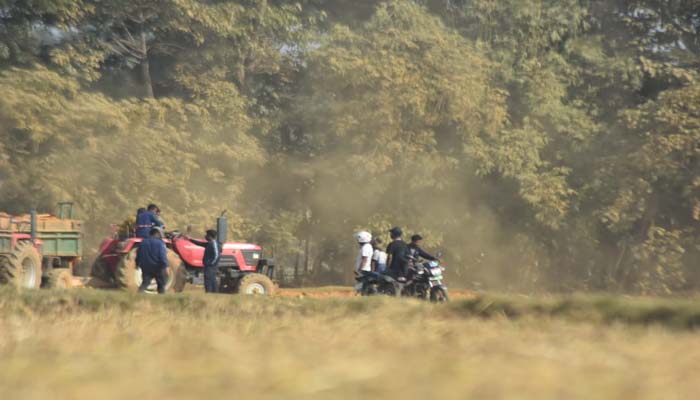 কোম্পানীগঞ্জ শাহ আরফিন সড়কে চাঁদাবাজির মহোৎসব, পুলিশ ও চাঁদাবাজচক্র মিলেমিশে একাকার