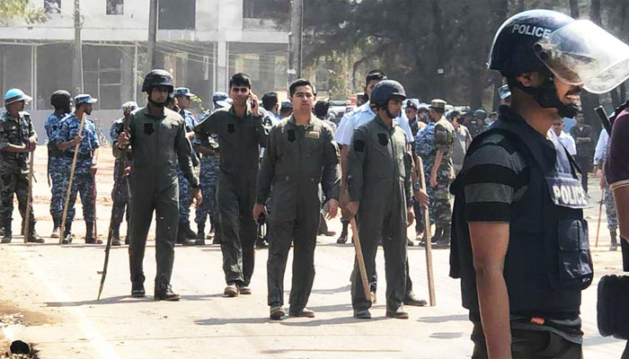 কক্সবাজার বিমান ঘাঁটিতে দুর্বৃত্তদের হামলা, সংঘর্ষে নিহত ১