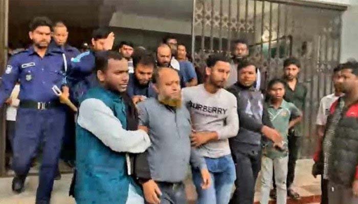 বিয়ানীবাজারে ম্যুরাল ও ফলক ভাঙচুর করলো ছাত-জনতা