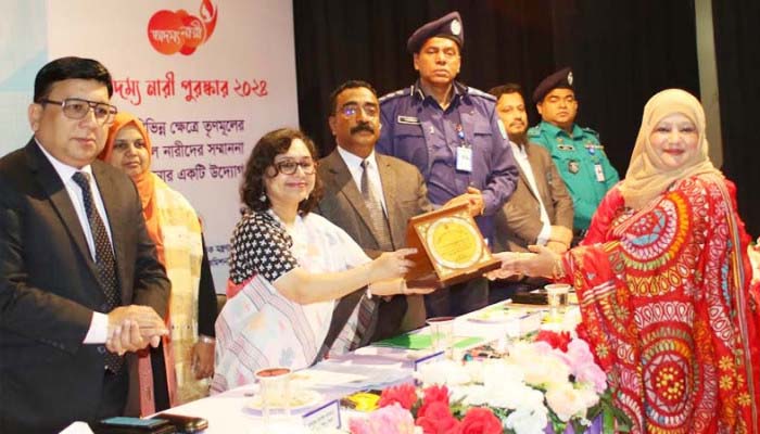 সমাজে সমমর্যাদা প্রতিষ্ঠায় অদম্য নারীরা ভূমিকা রাখছেন : কেয়া খান