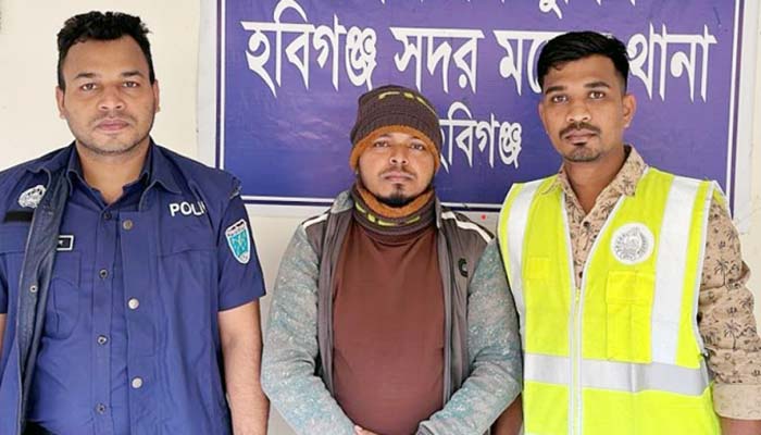 ভুয়া জামিননামা দিয়ে ৪ আসামি জামিন, মূলহোতা আটক