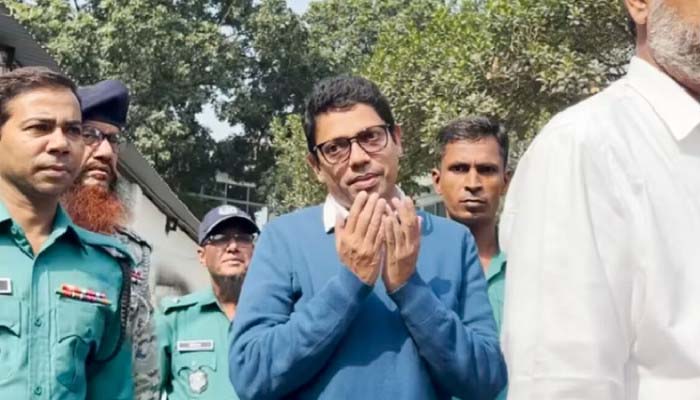 আদালতে বেশি বলবা না, বললেই রিমান্ড বাড়িয়ে দেয় : আইনজীবীকে পলক
