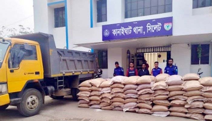 কানাইঘাট ট্রাকবোঝাই ভারতীয় চিনির চালান জব্দ, আটক ১