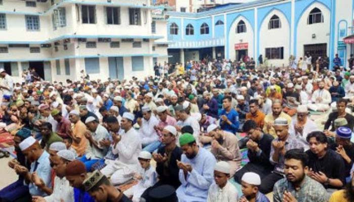 জুমাতুল বিদায়ে সিলেটের মসজিদে গাজার মুসলমানদের জন্য বিশেষ মোনাজাত